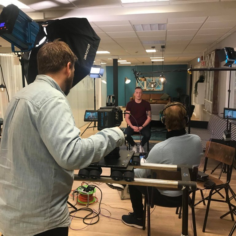 51427946_374990813332331_2101166059254972416_n-1