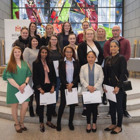 Útskriftarhópur úr fagnámskeiði fyrir starfsfólk leikskóla ásamt Álfhildi verkefnastjóra