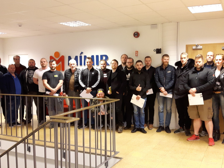 Hópurinn sem lauk fyrsta dyravarðanámskeiði ársins við útskrift í gær