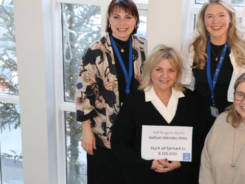 Á myndinni eru Hildur Ýr Jónsdóttir, verkefnastjóri fjölmenningar í Hafnarfirði og Aleksandra Kozimala, kennslufulltrúi fjölmenningar í leikskólum Hafnarfjarðar, Sólborg Jónsdóttir verkefnastjóri hjá Mími og Guðlaug Stella Brynjólfsdóttir frá Íslenskuþorpi HÍ